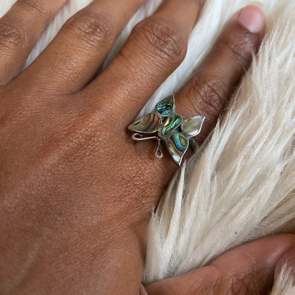 Fantastica silver abalone shell butterfly ring. - Picture 4 of 10